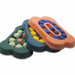 Pawona interaktivna igrača Spin, na voljo v treh različnih barvah